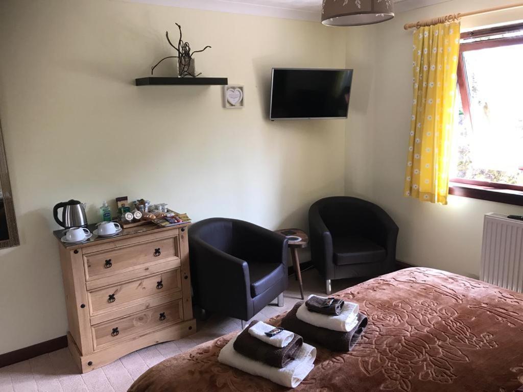 Tom Beag - Ben Nevis View Rooms Fort William Exterior foto
